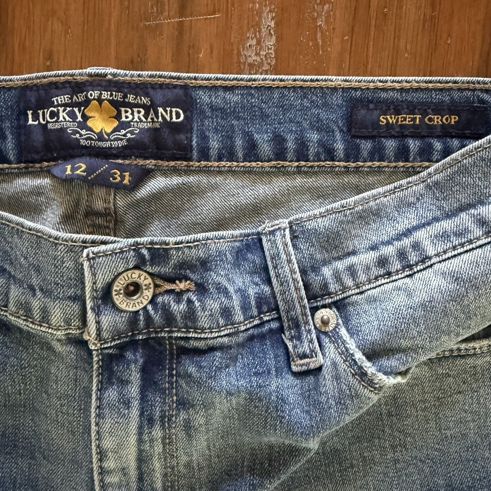 Lucky Brand Sweet Crop Jeans Womens 12 Light Wash Embroidered Hem Boho - Picture 7 of 9